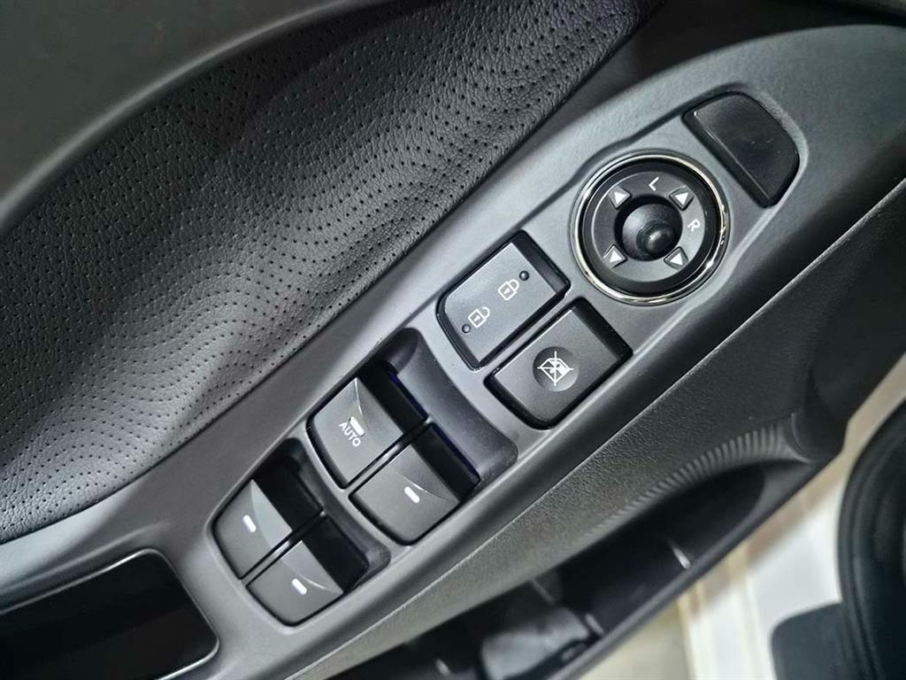 HYUNDAI Avante - Vista 12