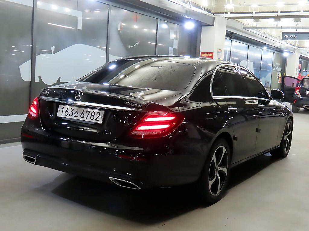 Mercedes Benz E class - Vista 4
