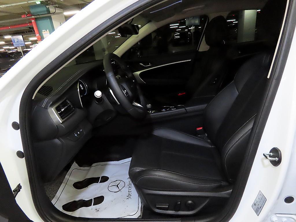 Genesis G70 - Vista 6
