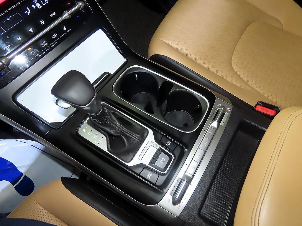 KIA Carnival - Vista 12