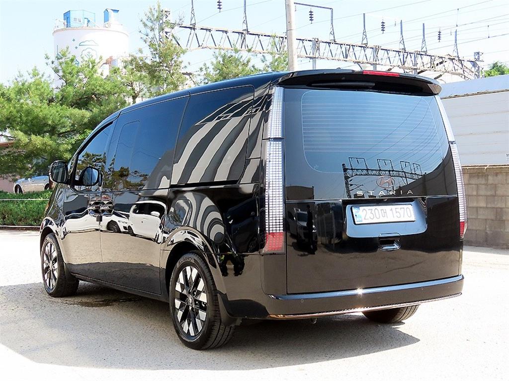 HYUNDAI Staria - Vista 3