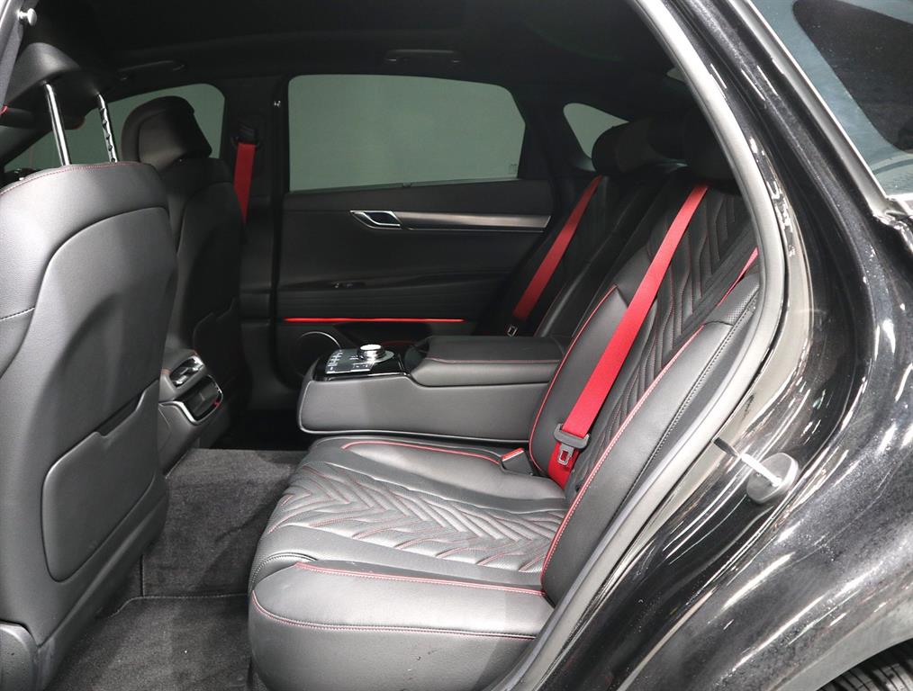 Genesis G80 - Vista 10