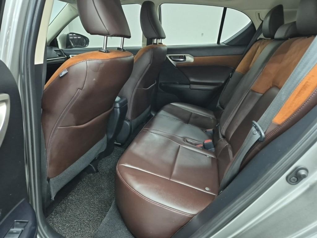 Lexus CT - Vista 12
