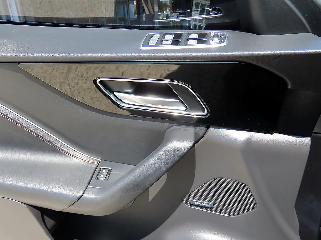 Jaguar F-PACE - Vista 11