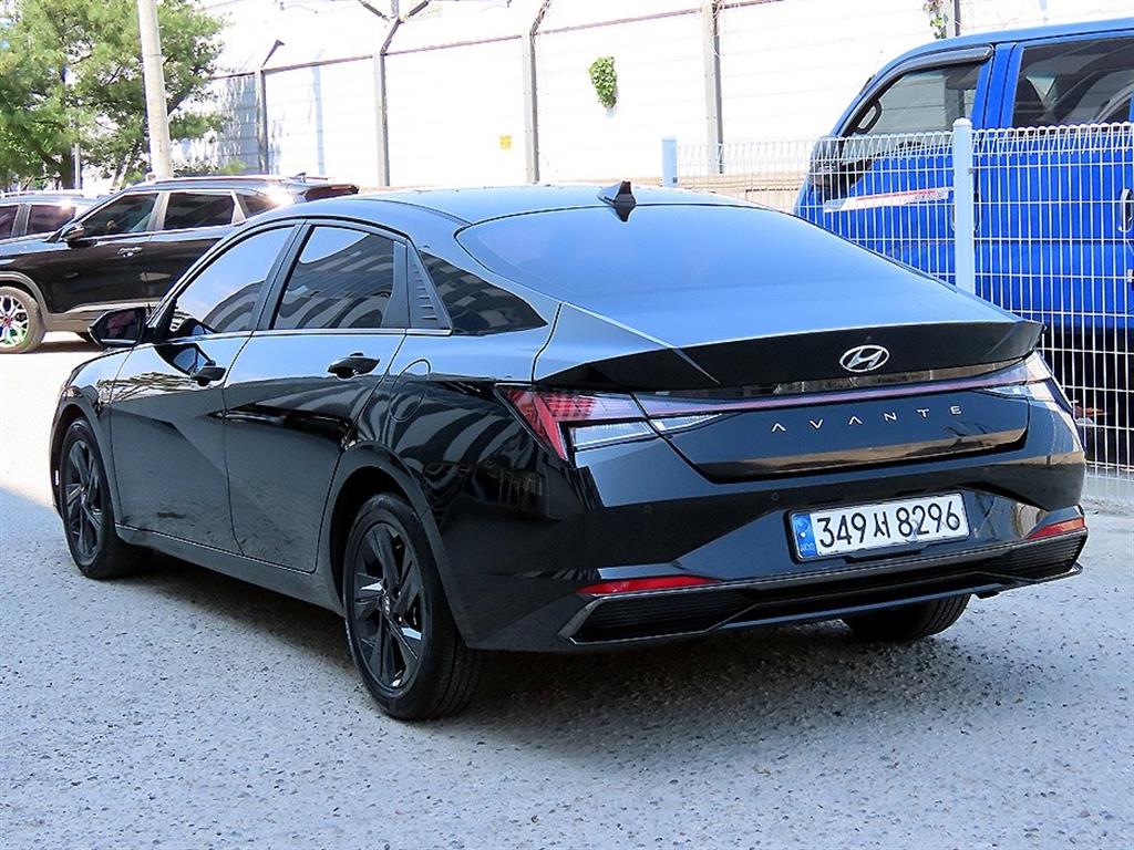 HYUNDAI Avante - Vista 3