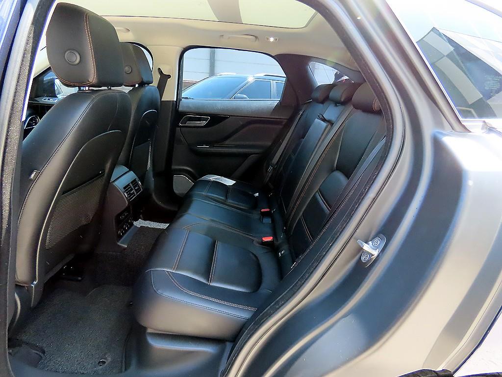 Jaguar F-PACE - Vista 6
