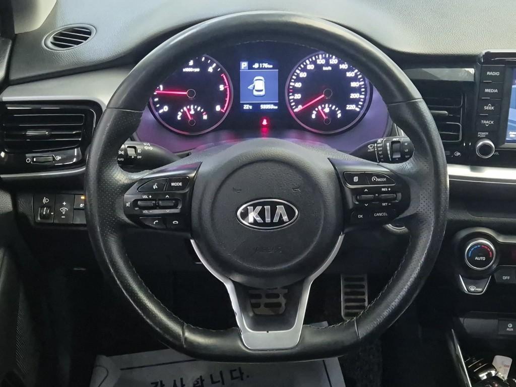 KIA Stonic - Vista 8