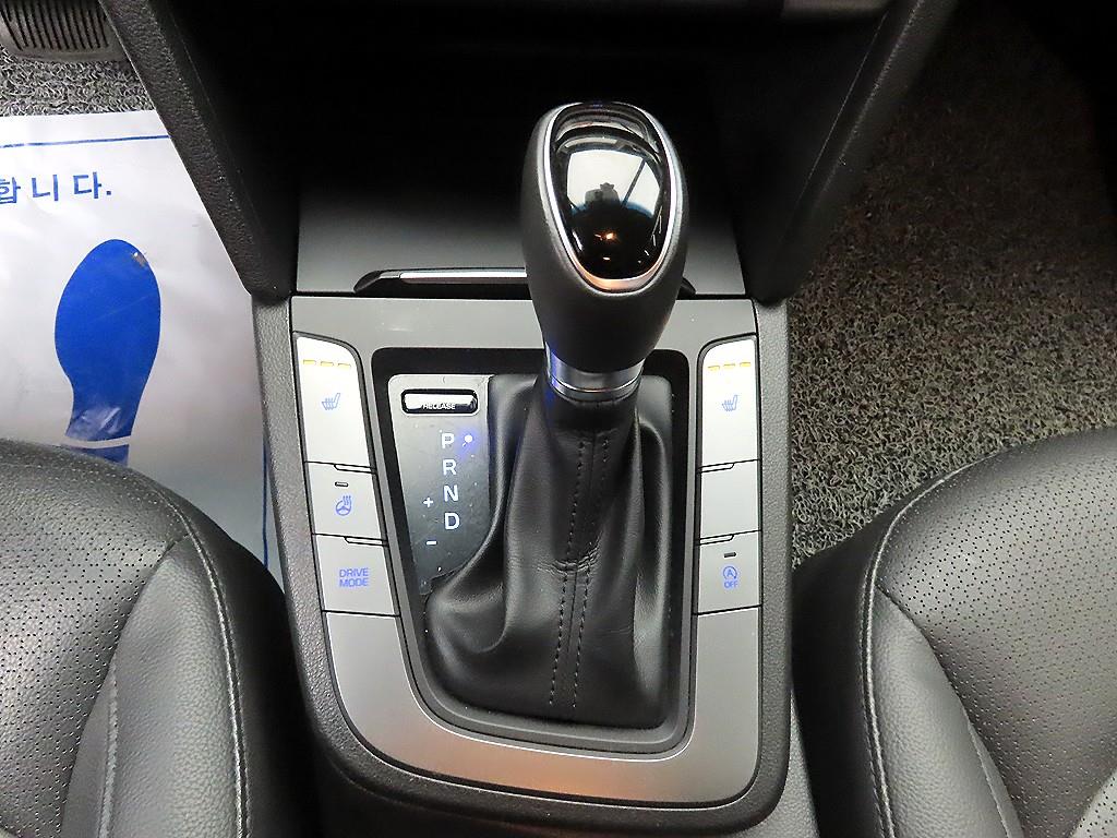 HYUNDAI Avante - Vista 10
