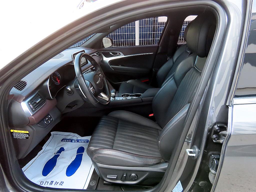 Genesis G70 - Vista 5