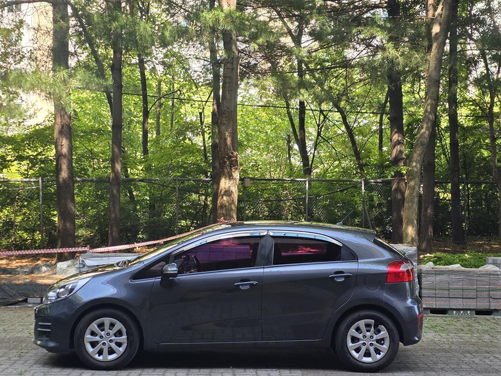 KIA Pride - Vista 4