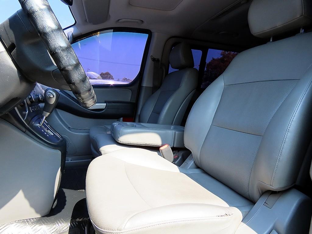 HYUNDAI Starex - Vista 5