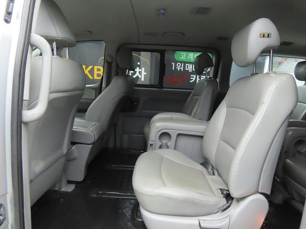 HYUNDAI Starex - Vista 6