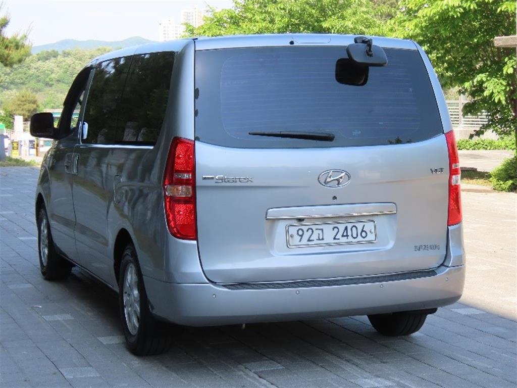 HYUNDAI Starex - Vista 7