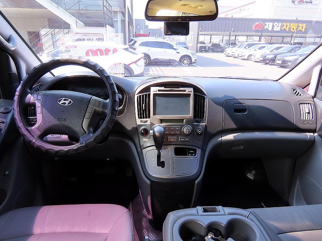 HYUNDAI Starex - Vista 10
