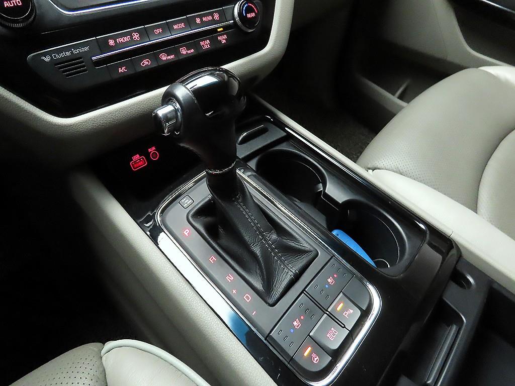 KIA Carnival - Vista 10