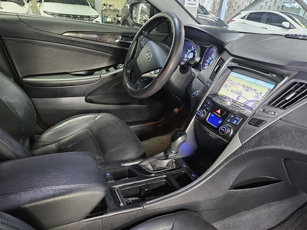HYUNDAI Sonata - Vista 8