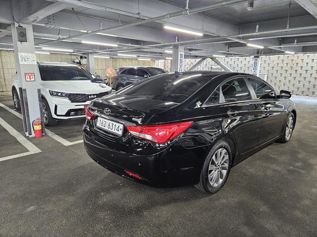 HYUNDAI Sonata - Vista 3
