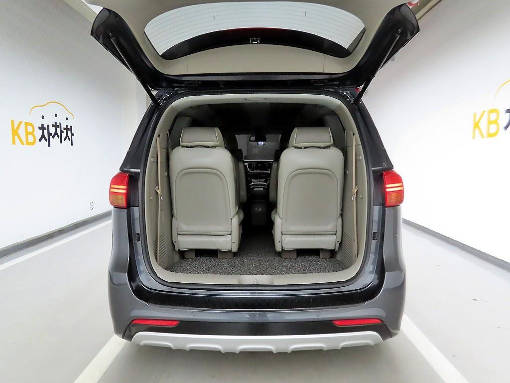 KIA Carnival - Vista 5
