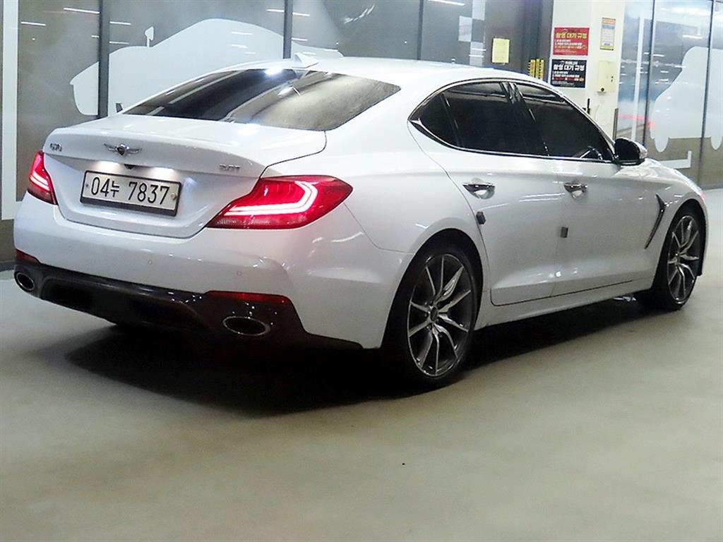 Genesis G70 - Vista 4