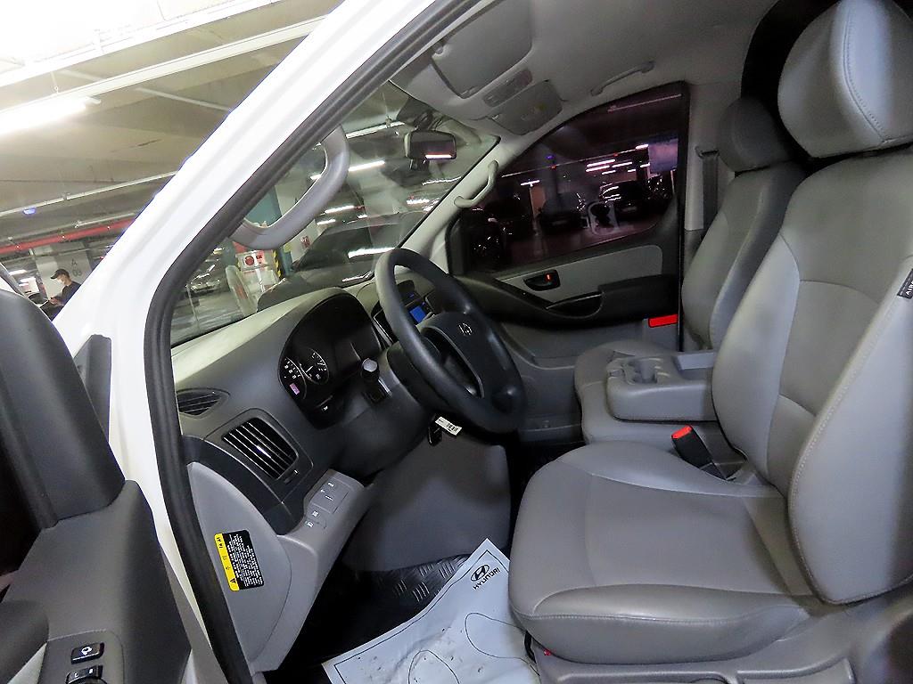 HYUNDAI Starex - Vista 6
