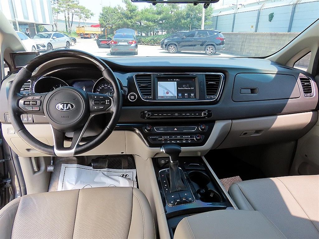 KIA Carnival - Vista 7