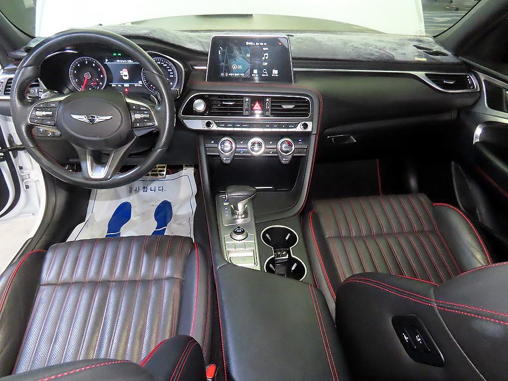 Genesis G70 - Vista 10