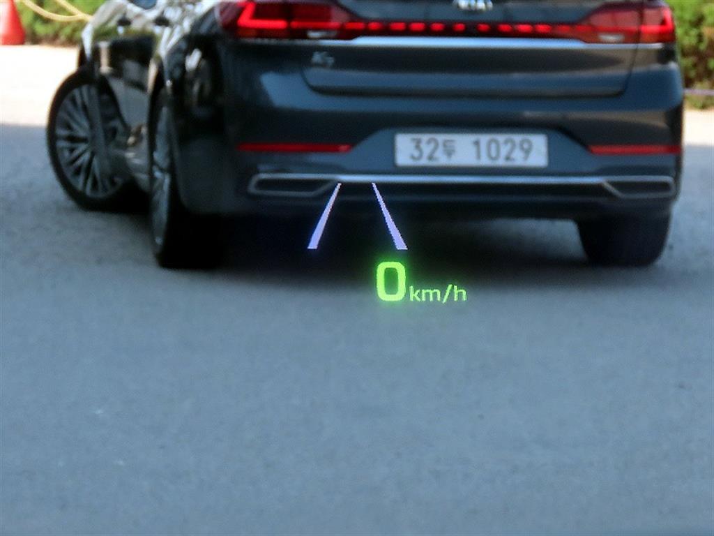 HYUNDAI Genesis - Vista 10