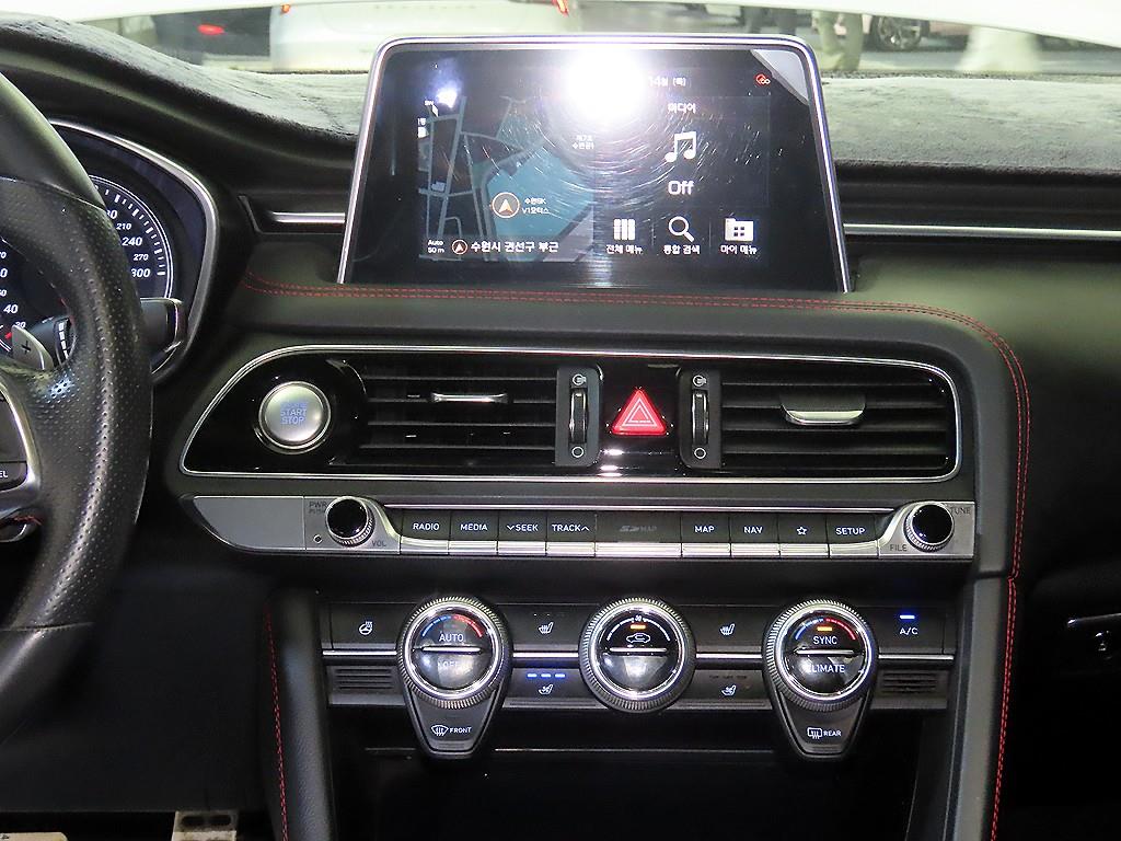 Genesis G70 - Vista 11