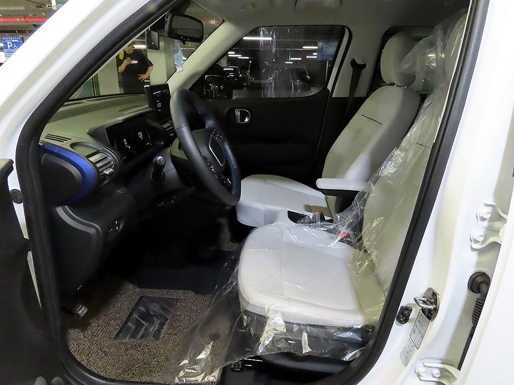 HYUNDAI Casper - Vista 6