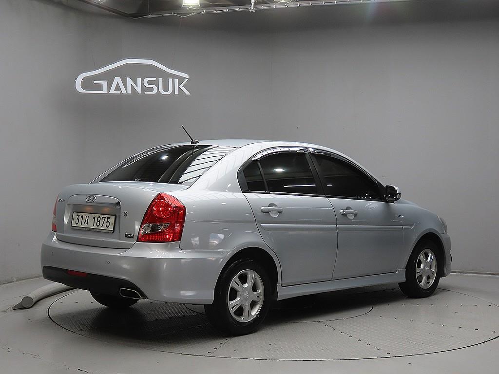 HYUNDAI Verna - Vista 7