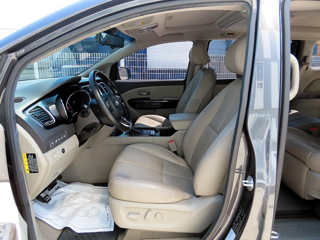 KIA Carnival - Vista 5