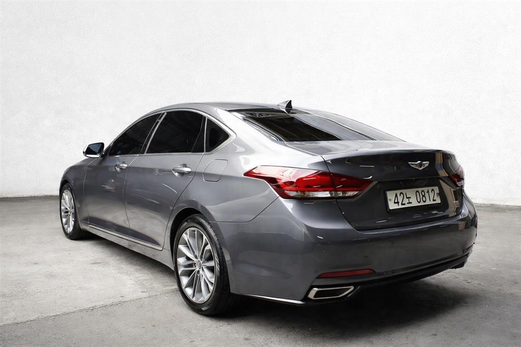 HYUNDAI Genesis - Vista 4