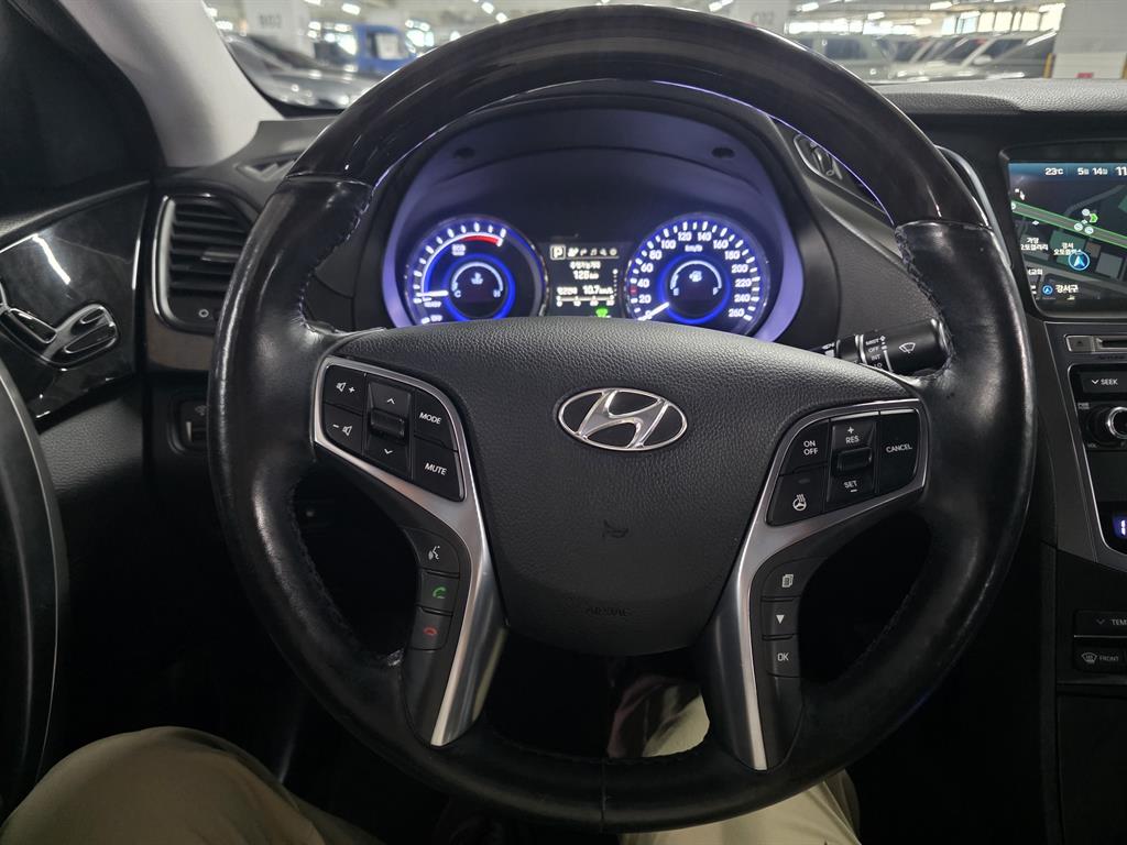 HYUNDAI Grandeur - Vista 11