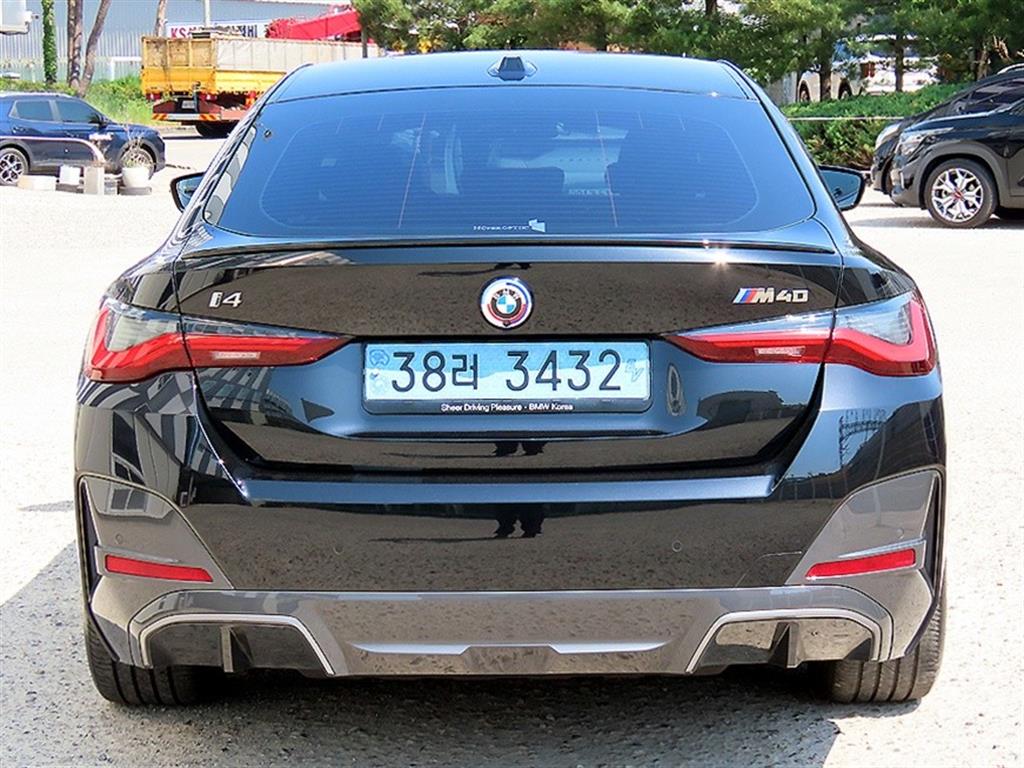 BMW i4 - Vista 4