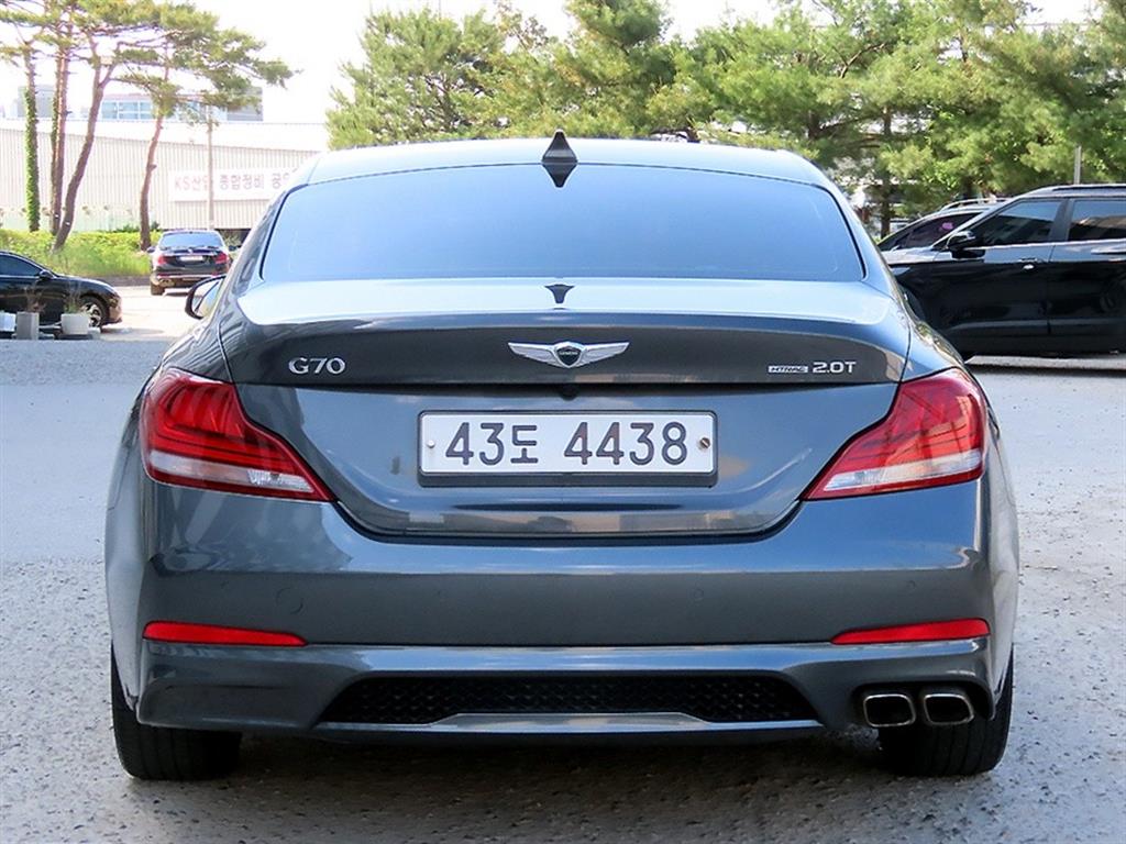 Genesis G70 - Vista 4