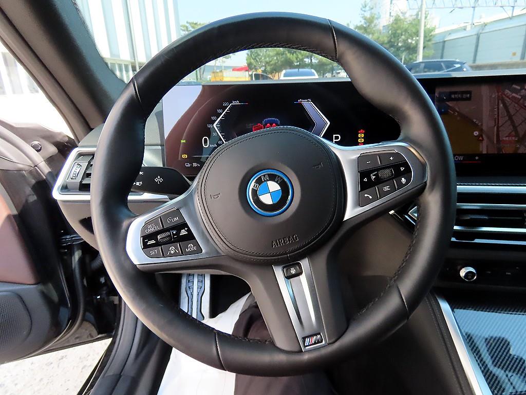 BMW i4 - Vista 8