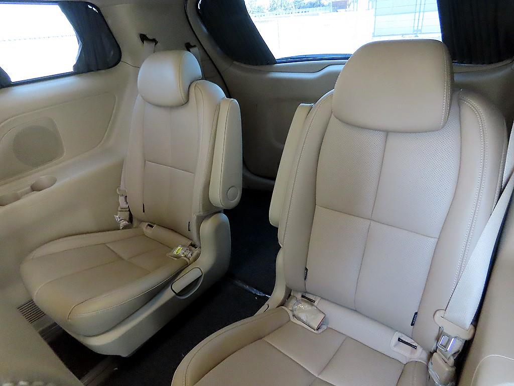 KIA Carnival - Vista 8