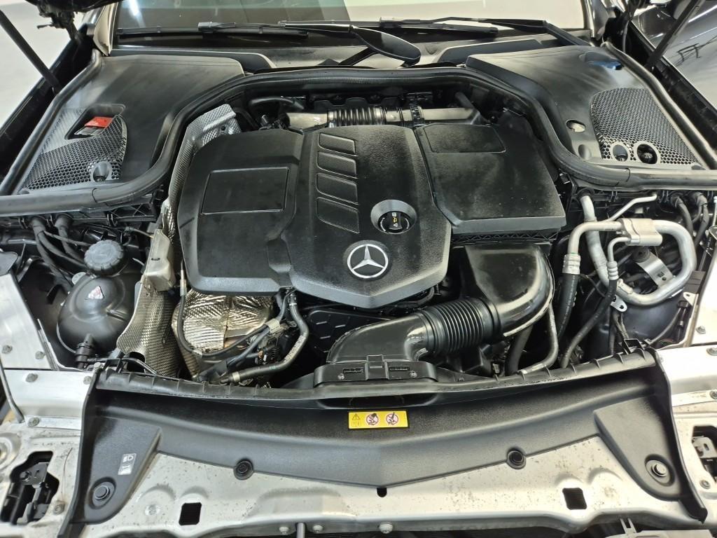Mercedes Benz E class - Vista 5
