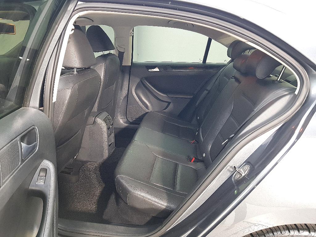 Volkswagen Jetta - Vista 9