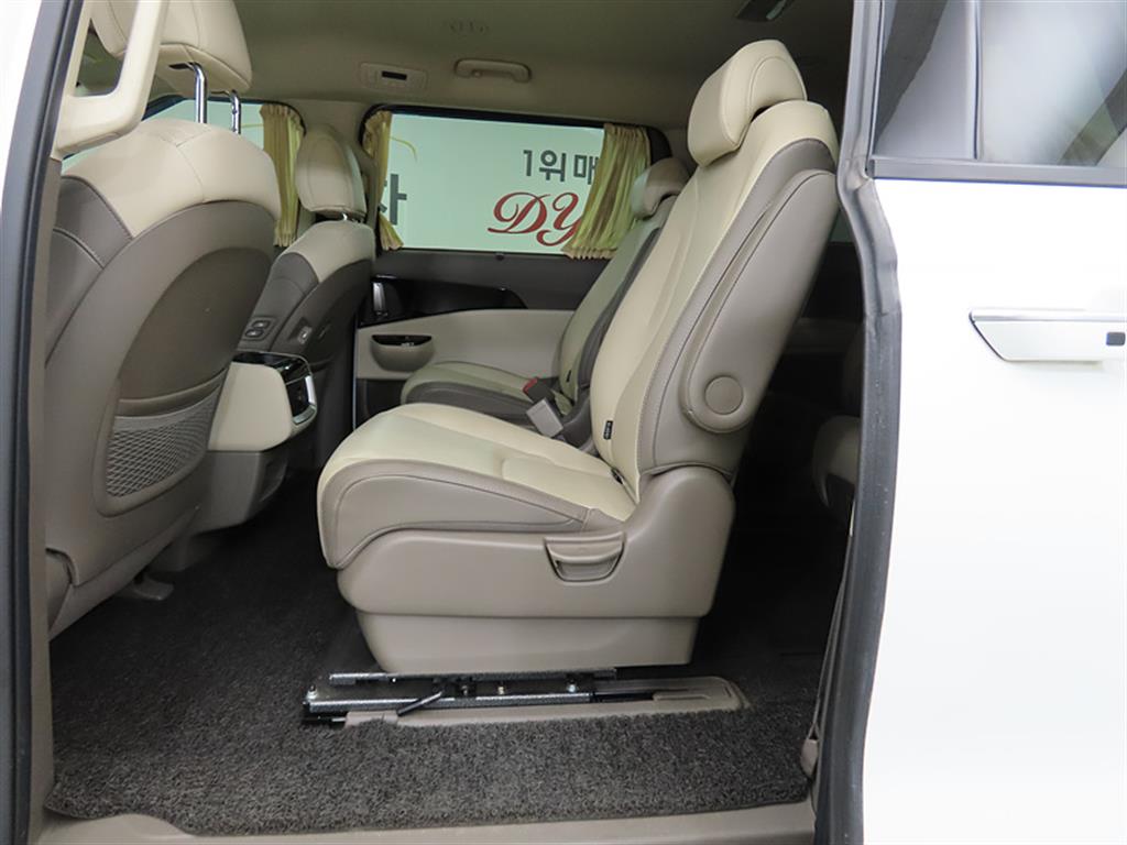 KIA Carnival - Vista 6