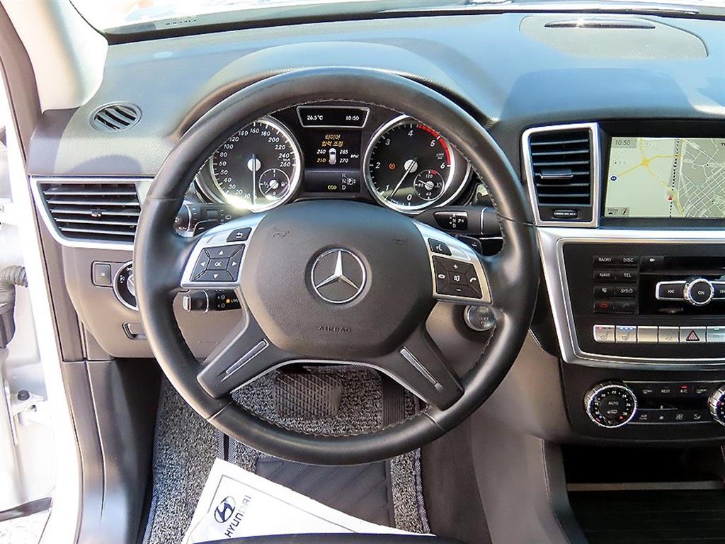 Mercedes Benz M Class - Vista 8