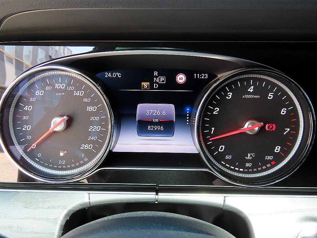 Mercedes Benz E class - Vista 9