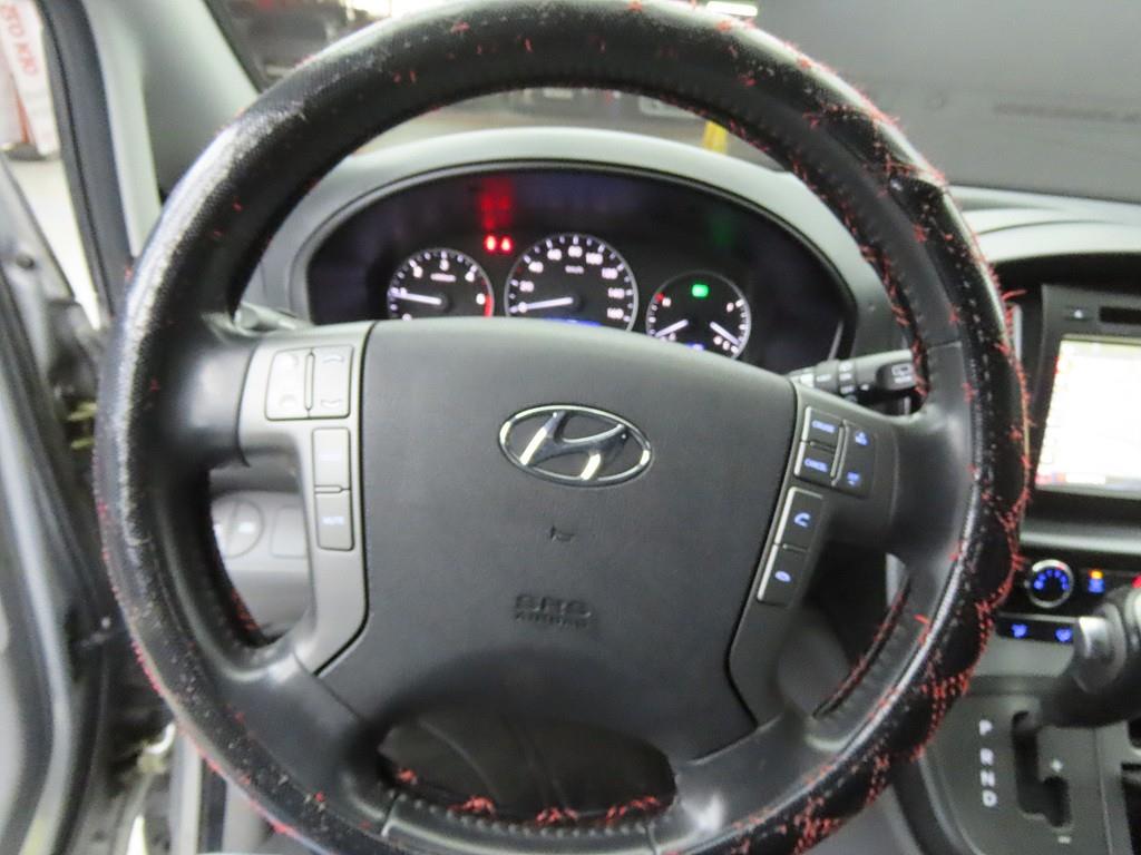 HYUNDAI Starex - Vista 9