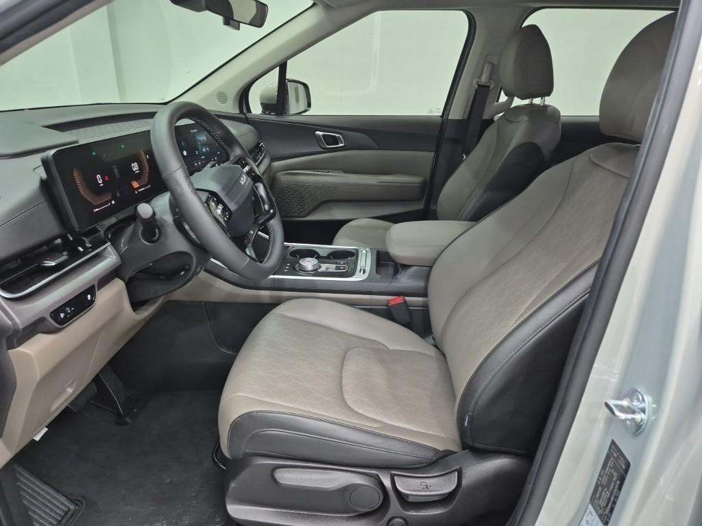 KIA Carnival - Vista 11