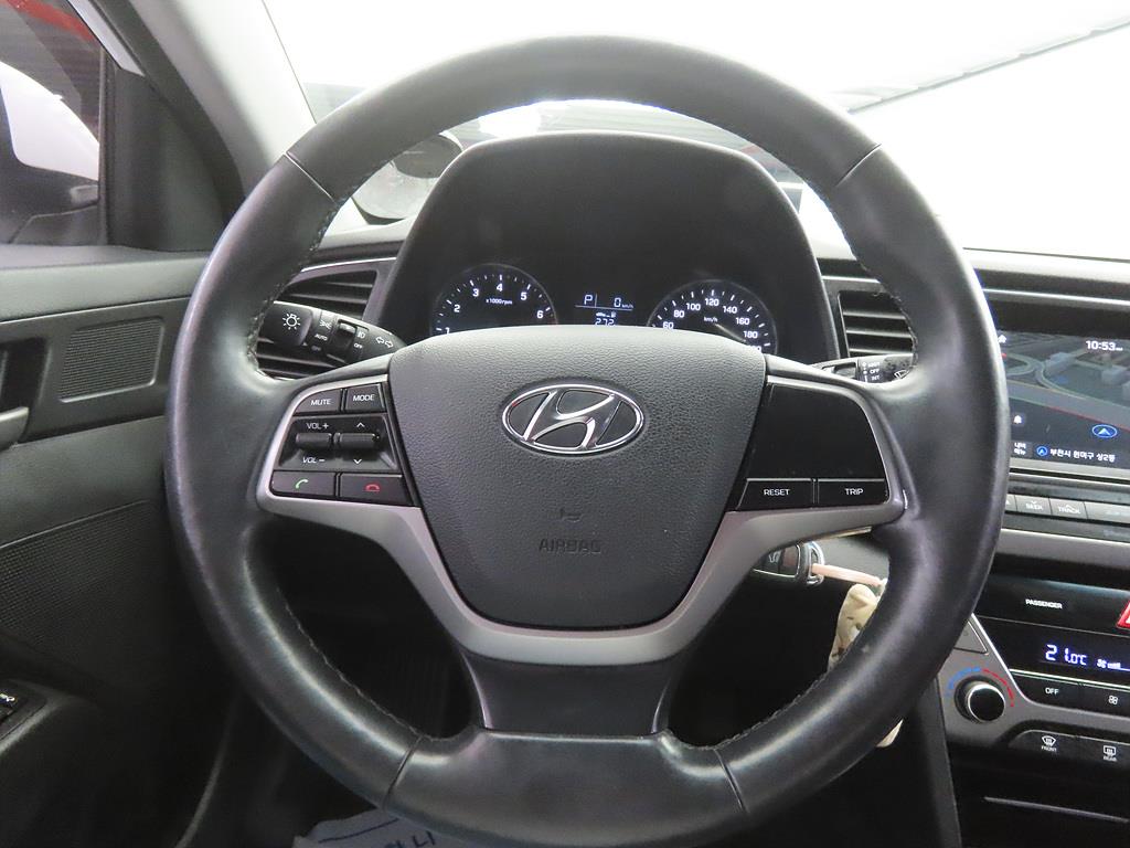 HYUNDAI Avante - Vista 8