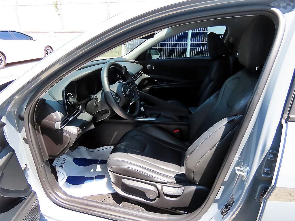 HYUNDAI Avante - Vista 5