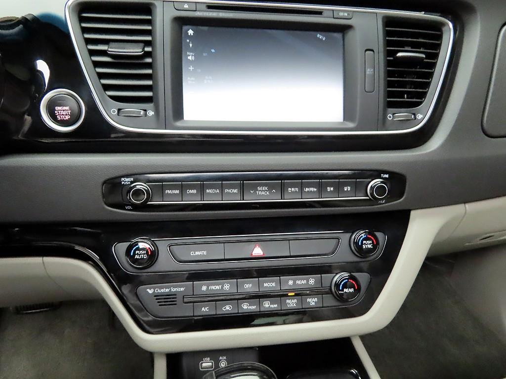 KIA Carnival - Vista 9