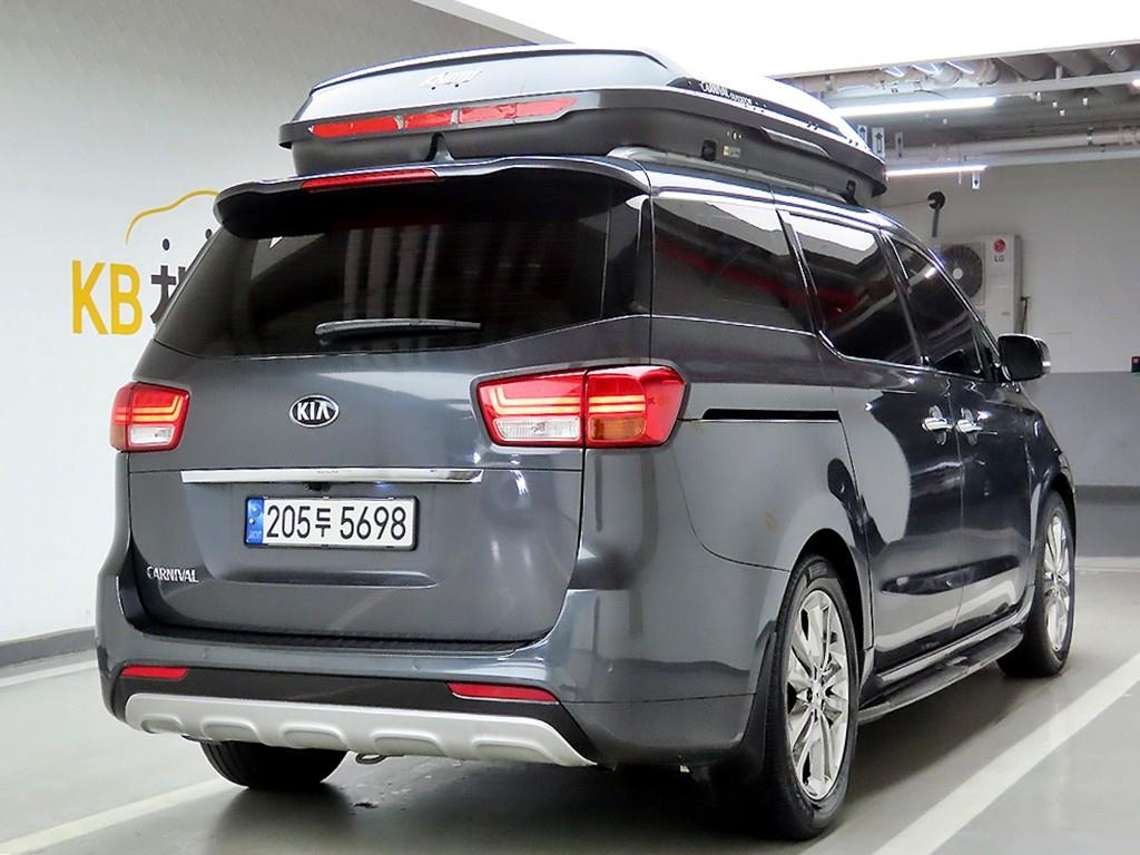 KIA Carnival - Vista 4