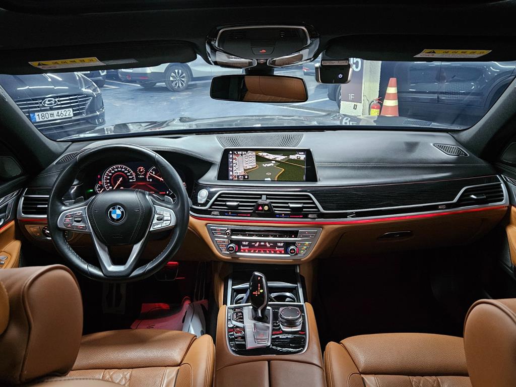 BMW 7 Series - Vista 5