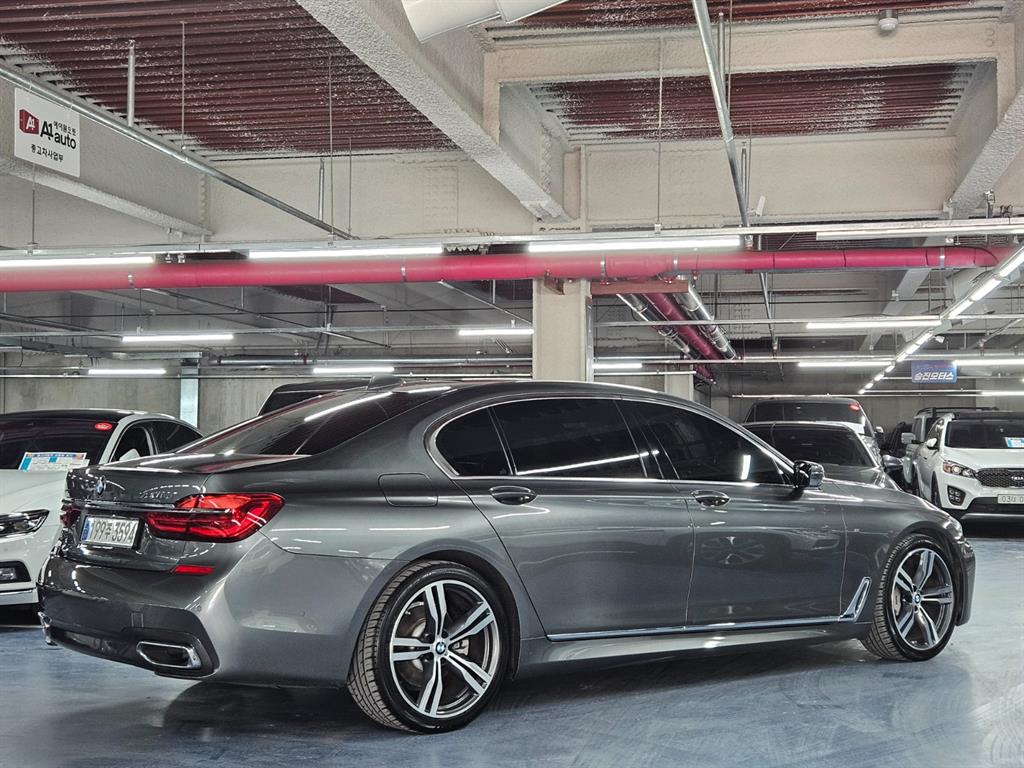 BMW 7 Series - Vista 3
